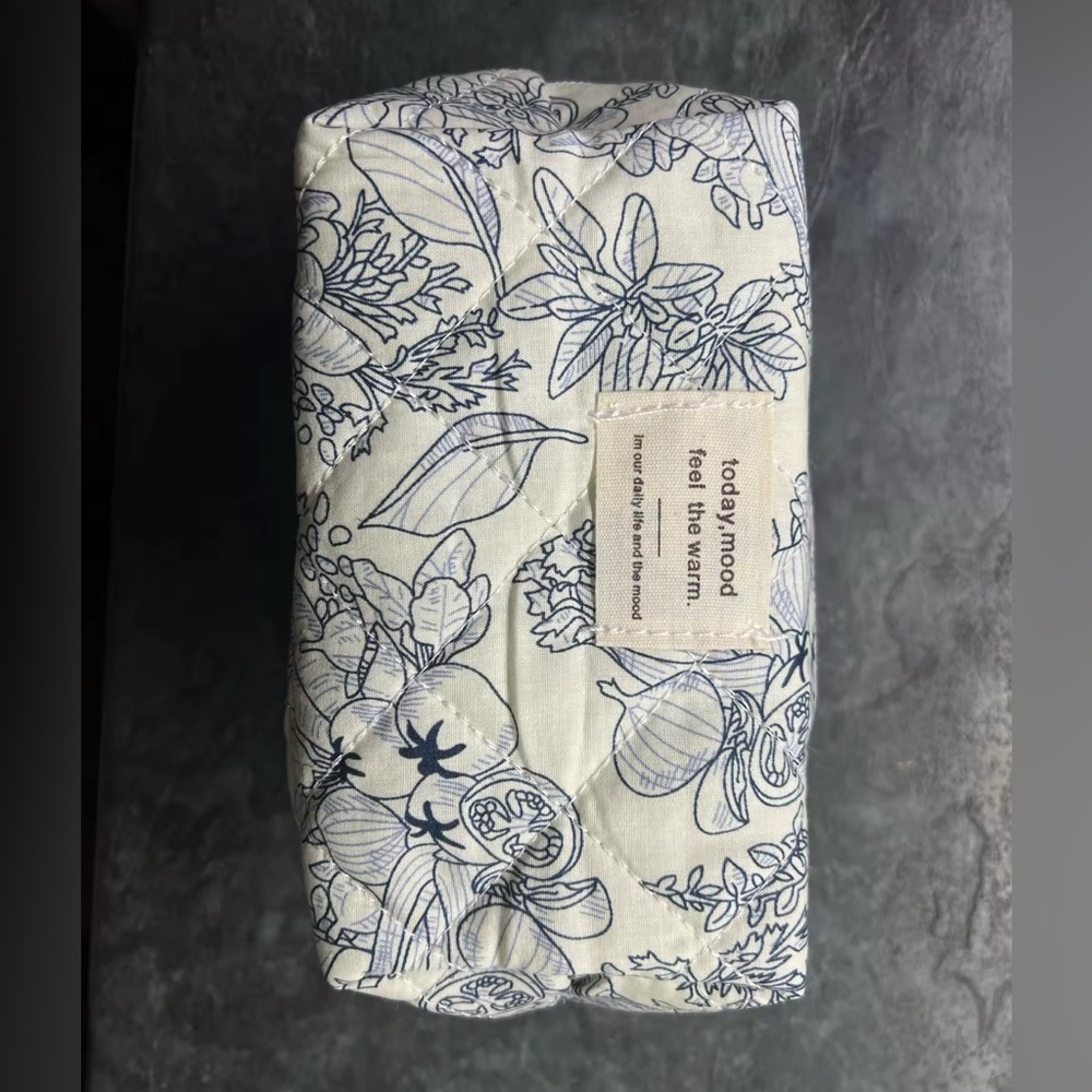 “Today Mood” Floral Quilted Makeup Bag – Soft & Stylish! - Picture 2 of 2